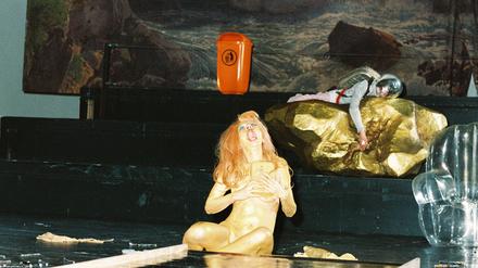 Golden Girl. Susanne Bredehöft in Jonathan Meeses „Monosau“.