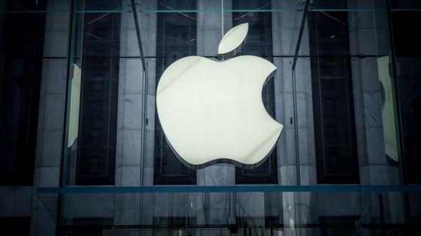 Das Logo von Apple, aufgenommen in Manhattan.