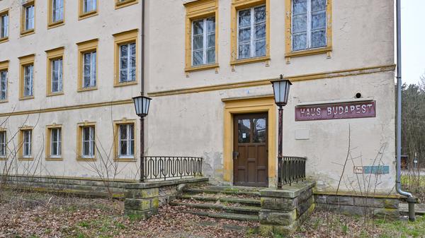 Das nördlich von Berlin gelegene Areal am Bogensee umfasst mit der ehemaligen FDJ-Hochschule Wilhelm Pieck und der Villa von Reichpropaganda-Minister Joseph Goebbels. 