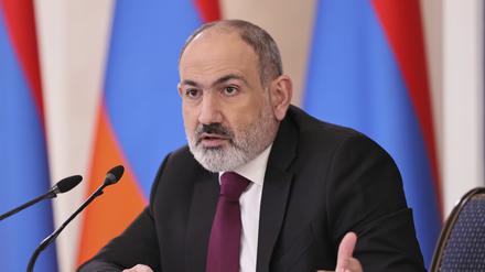 Nikol Paschinjan, der armenische Premierminister, spricht während einer Pressekonferenz.