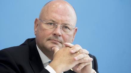 Arne Schönbohm war als Leiter des Bundesamts für Sicherheit in der Informationstechnik (BSI) im Herbst 2022 abberufen worden. 