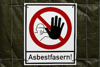 Große Altlast: Die Entsorgung von Asbest ist gefährlich.