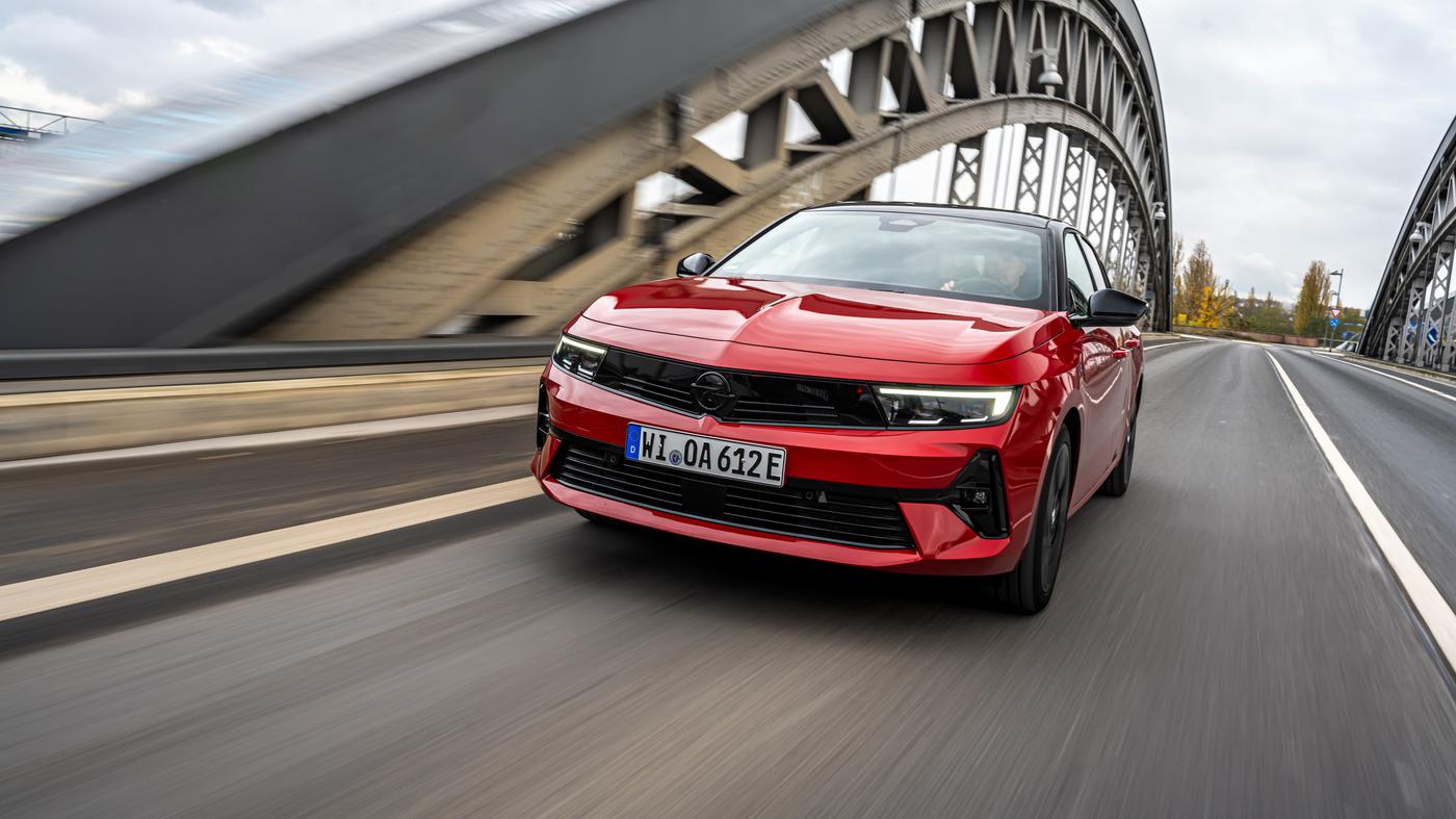 Opel Astra Sports Tourer Electric: Ein Kombi unter Strom und Blitz