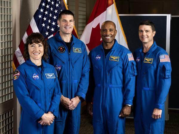 Die Astronauten Christina Koch (l-r), Jeremy Hansen, Victor Glover und Reid Wiseman der nun verschobenen «Artemis 2»-Mission der US-Raumfahrtbehörde Nasa.