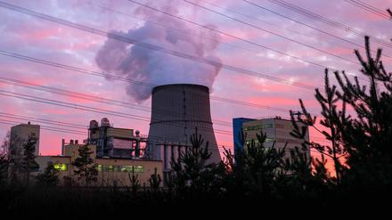 Das erste Atomkraftwerk in Deutschland. Vor 62 Jahren nahm das Kernkraftwerk Emsland seinen kommerziellen Betrieb auf. Am 15. April soll dort nun endgültig Schluss sein mit der nuklearen Stromerzeugung.