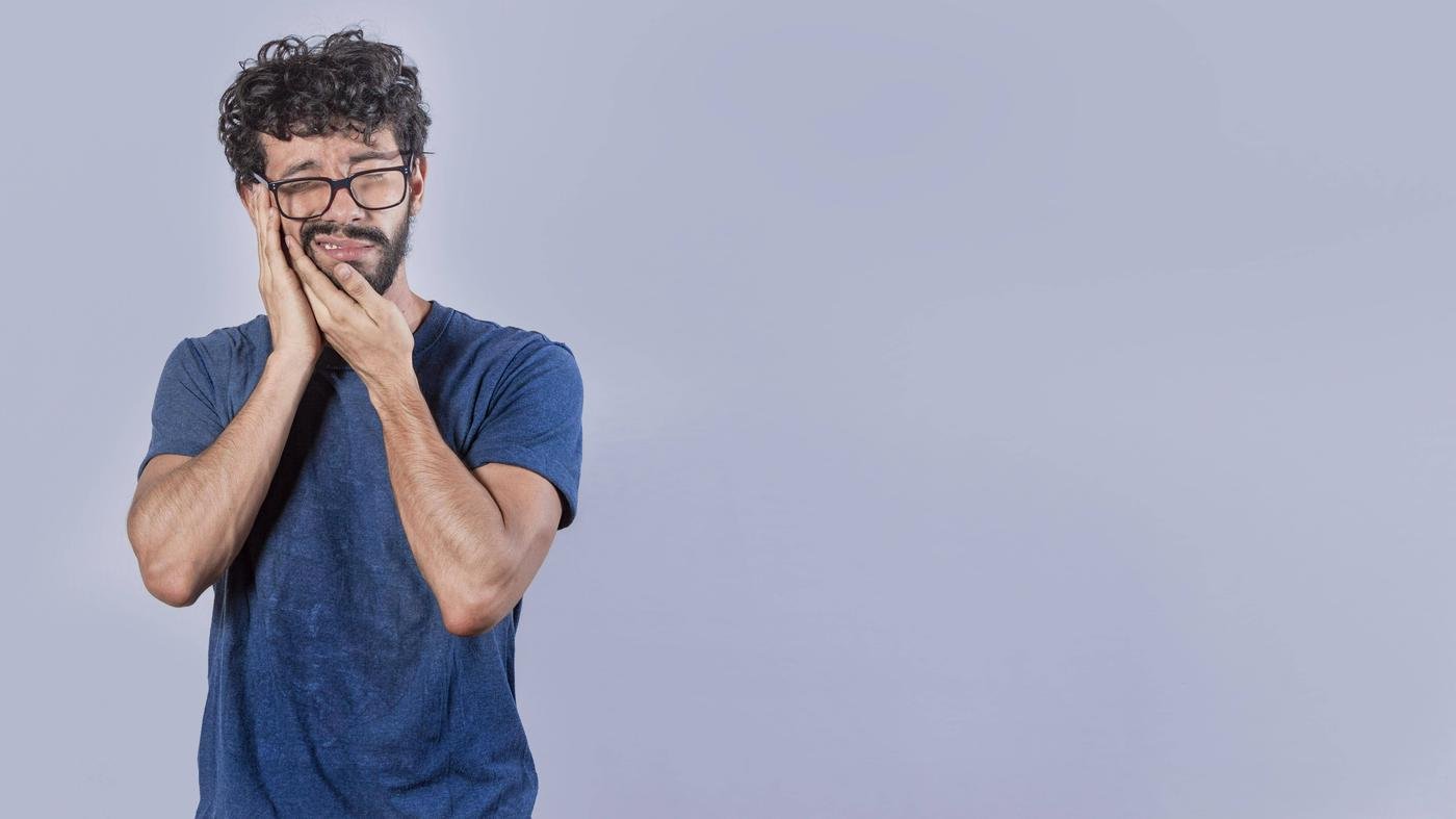 Bunte Blutergüsse Warum bekommt man eine Beule, wenn man sich am Kopf stößt, aber nicht am Kinn?