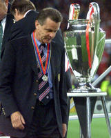 Unbegreiflich. Ottmar Hitzfeld nach dem sicher geglaubten Champions-League-Sieg 1999.