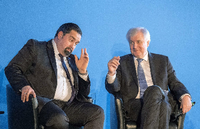 Im Gespräch bei der Islamkonferenz sind Bundesinnenminister Horst Seehofer (CSU, re.) und Aiman Mazyek, Vorsitzender des Zentralrates der Muslime (ZMD).