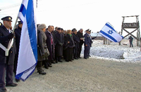 Mitglieder der israelischen Knesset und Überlebende des Holocausts besuchten am Montag das ehemalige deutsche KZ im polnischen Auschwitz.