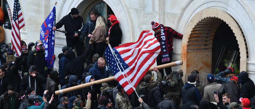 Anhänger von US-Präsident Donald Trump stürmen das US-Kapitol (Archivbild).