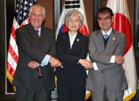 Bund gegen Nordkorea: US-Außenminister Rex Tillerson mit der Kollegin aus Südkorea und dem Kollegen aus Japan.