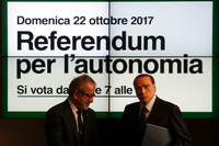 Der Präsident der Lombardei, Roberto Maroni (links), mit Ex-Ministerpräsident Silvio Berlusconi.