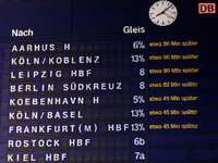 Nichts geht, alles steht: Immer wieder kommt es zu Verspätungen bei der Deutschen Bahn. 2013 waren es fast 3,8 Millionen Minuten im Fernverkehr.