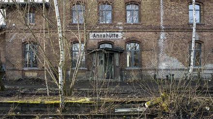 Morbider Charme: das alte Bahnhofsgebäude Annahütte