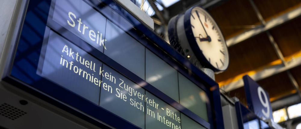 Im Januar müssen Fahrgäste mit neuen Streiks bei der Deutschen Bahn rechnen.