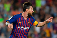 Nach vorne. Beim 3:0 erzielte Lionel Messi zwei Tore - eins davon war ein historisches.