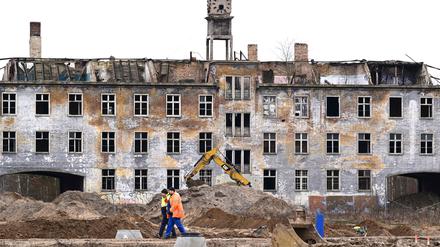 Bauarbeiten auf dem Potsdamer Stadtquartier Krampnitz, hier das Gelände am denkmalgeschützten Torhaus. In Krampnitz entsteht ein Stadtquartier mit Wohnraum für bis zu 10.000 Menschen. 