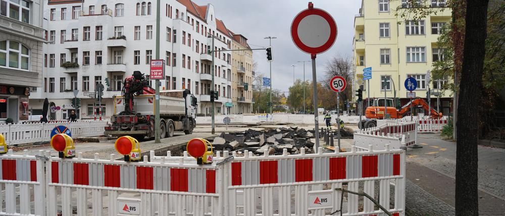 Die nach einem Rohrschaden gesperrte Kreuzung an der Blisse- / Ecke Detmolder Straße in Wilmersdorf soll bald freigegeben werden.