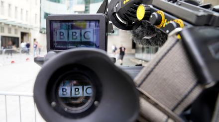 Gegen einen BBC-Moderator, der einem Teenager Geld für sexuell eindeutige Fotos gezahlt haben soll, gibt es neue Vorwürfe.