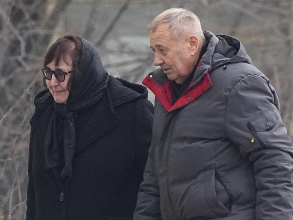 Мемы про ничего. Мне больше нечего сказать. Нечем думать. Я ничего не думаю написал он. Смешные коты с надписями.