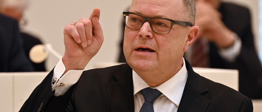 Innenminister Michael Stübgen (CDU) steht nach der Entlassung eines Staatssekretärs in der Kritik.