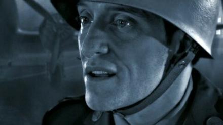 Charakterkopf: "Ärzte"-Schlagzeuger Bela B., der in "Bridges" einen US-Militärpolizisten spielt, agierte bereits in Dutzenden Filmen.