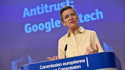 Die EU-Wettbewerbskommissarin Margrethe Vestager hat US-Konzerne in spektakulären Verfahren mit hohen Geldstrafen belegt. 