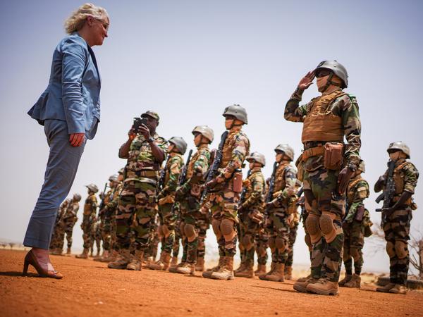 Christine Lambrecht bei der Bundeswehr in Niger