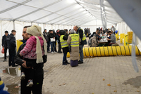 Neue und beheizte Zelte für das Lageso in Berlin.