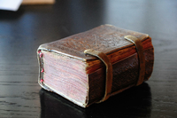 Kompakt und leicht transportierbar sieht das Gesangbuch von 1447 aus, das in der Staatsbibliothek Berlin aufbewahrt wird.