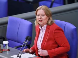 Bundestagspräsidentin Bärbel Bas (SPD) während einer Plenarsitzung