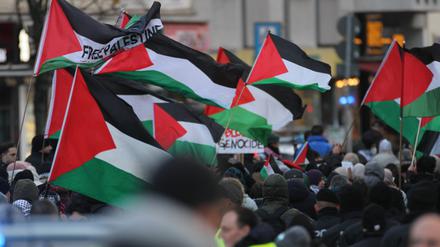 Bei propalästinensischen Demonstrationen in Berlin kommt es immer wieder zu antisemitischen Taten.