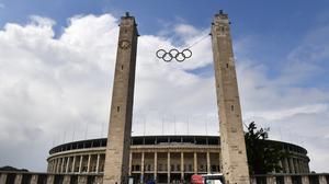 Die Ausrichtung der Olympischen Spiele fände neben zahlreichen Sportstätten auch im Olympiastadion in Berlin statt. 