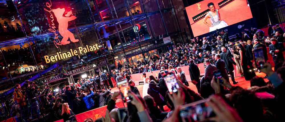 Das Publikum ist der Star – mit Jury-Präsidentin Kristen Stewart bei der Eröffnung der 73. Berlinale am 16. Februar 2023. 