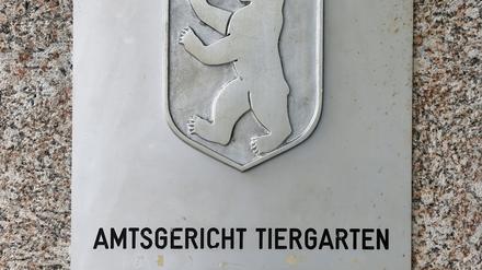 Amtsschilder vom Amtsgericht Tiergarten und der Amtsanwaltschaft. (Symbolbild)