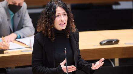 Bettina Jarasch (Bündnis 90/Die Grünen), Senatorin für Umwelt, Mobilität, Verbraucher- und Klimaschutz, beantwortet Fragen im Abgeordnetenhaus.