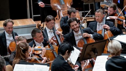 Bestens aufgelegt starteten die Berliner Philharmoniker am Donnerstag mit Werken von Max Reger und Richard Strauss in die neue Saison. 