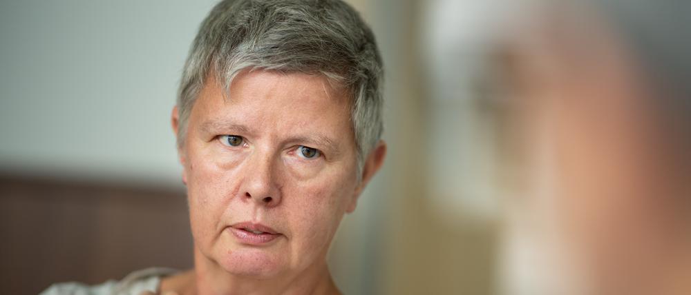 Katina Schubert, Landesgeschäftsführerin der Berliner Linken, spricht in einem Interview mit den Journalisten der Deutschen Presse-Agentur.