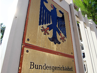 Ein Ermittlungsrichter am Bundesgerichtshof in Karlsruhe lehnte am Donnerstagabend einen Haftbefehl für den in Berlin vorläufig festgenommenen Terrorverdächtigen ab.