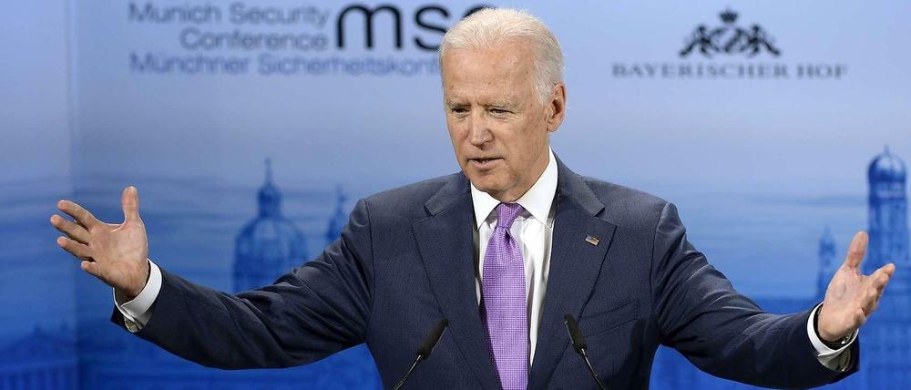 US-Vizepräsident Joe Biden sagt zu Wladimir Putin "Get out of Ukraine" und beschwört das Selbstverteidigungsrecht der Ukraine.