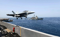 Militärische Präsenz. Amerikanische Flugzeuge und Schiffe operieren im arabischen Meer, um die Schiffsrouten in der Region frei zu halten.