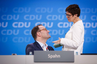 Jens Spahn und Annegret Kramp-Karrenbauer während des CDU-Parteitages in Berlin Ende Februar.