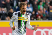 Jubel: Gladbachs Fabian Johnson feiert sein 1:0 gegen den SC Paderborn.