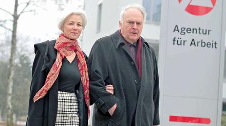 Der Ministerpräsident Wolfgang Böhmer (CDU) und seine Frau Brigitte gehen in Wittenberg zur Stimmenabgabe für die Landtagswahlen in Sachsen-Anhalt.