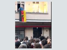 Bei Demonstration am 1. Mai in Berlin: 87-Jähriger zeigt Deutschlandfahne auf dem Balkon und wird attackiert