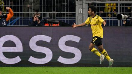 Dortmunds Karim Adeyemi bejubelt sein Tor zum 1:0. 