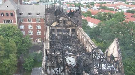 Der Dachstuhl und der frühere Plenarsaal des früheren Landtagsgebäudes in Potsdam brannten vollständig aus.
