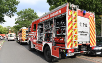 Zahlreiche Einsatzkräfte waren beim Brand eines Pflege- und Altenheims in Bremen vor Ort.