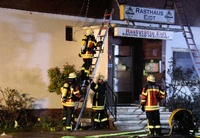Die Feuerwehr löschte in der Nacht zum Donnerstag den Brand in Bingen.