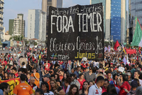 "Für Rechte, gegen Kürzungen. Raus mit dir Temer!" steht auf den Plakaten, die Demonstranten am Sonntag bei Protesten gegen den Interimspräsidenten Michel Temer in S ão Paulo hochhielten.